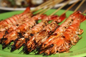 Quán Ăn Hải Sản Tươi Sống Tám Bờ Sông