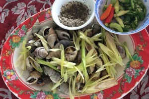 Quán Ăn Hải Sản Việt Quắn