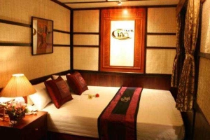 Halong Classic Sail - Bãi Cháy