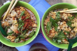 Khu Ăn Vặt Nhà Thờ Xóm Chiếu