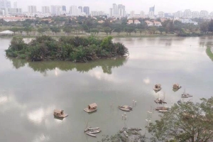 Hồ Bán Nguyệt - Cầu Ánh Sao