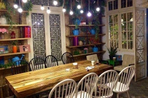 Hoa 10 Giờ - Floral & Book Cafe - Hàng Vôi