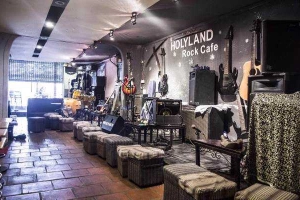Holyland Ballad Cafe - Nơi Rocker Tỏa Sáng
