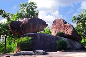 Hòn Trống Mái