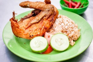 Quán Ăn Hồng Ký - Cơm Gà Xối Mỡ & Hủ Tiếu Mực
