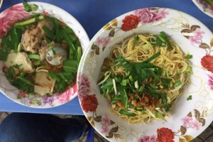 Quán Ăn Hủ Tiếu Gõ - Nguyễn Tất Thành