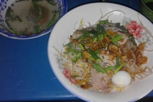 Quán Ăn Hủ Tiếu Gõ Vỉa Hè