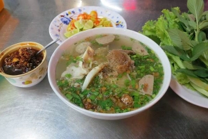 Quán Ăn Hủ Tiếu Khuya - Chung Cư Bàu Cát 2