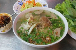 Quán Ăn Hủ Tiếu Mì & Hoành Thánh - Phạm Văn Chí