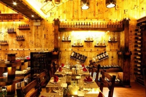 Nhà Hàng Huyen Thư Wine Cellar