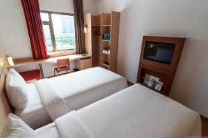 Ibis Saigon South Hotel
