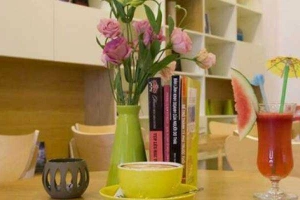 iBook Cafe - Lạc Long Quân