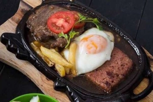 Quán Ăn Bánh Mì Chảo, Bún Đậu - Triều Khúc