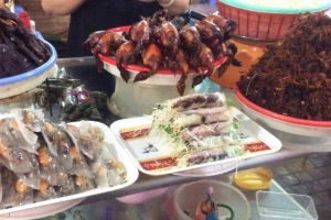 Khu Ăn Vặt Chợ Hôm