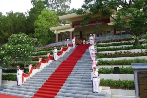 Khu Di Tích Mộ Bà Hoàng Thị Loan