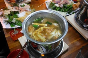 Kiến - Lẩu 1 Người & Mì Cay 7 Cấp Độ