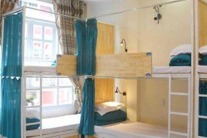 L'anghomes Hostel & Bar