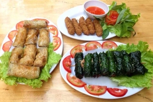 Quán Ăn Lẩu Bò Riêu Cua Sụn Sườn Sân Bay