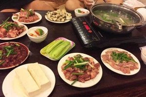 Quán Ăn Lẩu Cháo Quốc Khánh