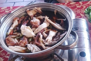 Quán Ăn Lẩu Gà Tiềm