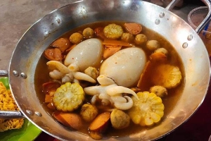 Quán Ăn Lẩu Mực Cay Khổng Lồ 169k