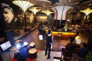 Lily's Bar & Café