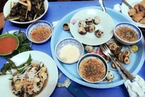 Linh Hoa Quán - Chè, Ốc & Các Món Ăn Vặt