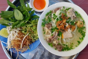 Quán Ăn Linh Tâm - Phở, Cơm & Hủ Tiếu