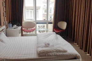 Long's Hostel