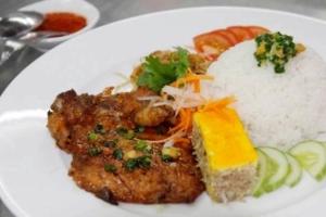 Luyến Huệ - Cơm Bình Dân