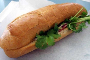 Mạnh Lực - Cửa Hàng Bánh Mì