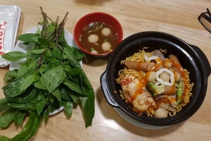 Quán Ăn Mì Cay Naga - Cách Mạng Tháng 8