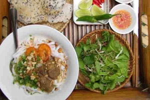Quán Ăn Mì Quảng Bà Minh - Lê Văn Hiến