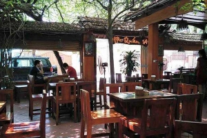 Mộc Quán Cafe - Sân Vườn