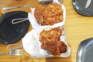 Quán Ăn Mom's Touch - Chicken & Burger