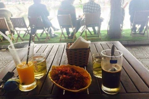 Moon Cafe - Phạm Huy Thông