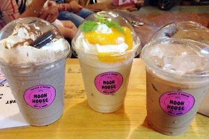 Moon House Coffee & Bakery - Phạm Văn Thuận