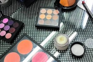 M.A.C Cosmetics - Diamond Plaza