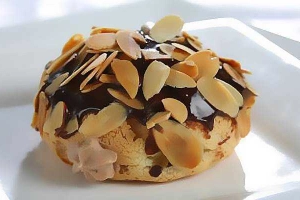 Nguyệt Linh - Tiệm Bánh - Ngô Gia Tự