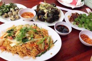 Nhà Hàng Bán Đảo Lôi Châu - Hải Sản Tươi Sống