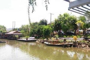 Nhà Hàng Bờ Sông - Hải Sản Tươi Sống