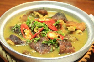 Nhà Hàng Cao Lầu Restaurant - Heo Giả Cầy