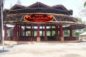 Nhà Hàng Chùa Dơi