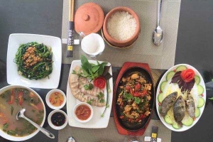 Nhà Hàng Cơm Nhà Restaurant