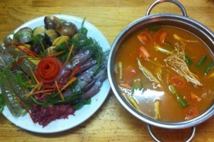 Nhà Hàng Điểm Vàng Quán - Lẩu Sụn & Lẩu Gà Ác