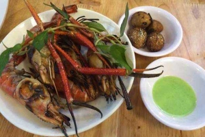 Nhà Hàng Hải Sản Biển Đông - Huỳnh Thúc Kháng