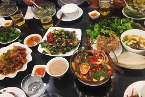 Nhà Hàng Hong Kong Restaurant - Cơm & Hải Sản Tươi Sống