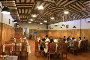 Nhà Hàng Minh Trang - Cơm, Lẩu & Hải Sản