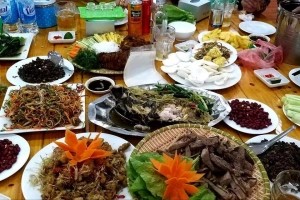 Nhà Hàng Tre Vàng Place