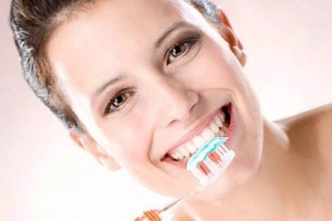 Nha Khoa Đức Thịnh - Cách Mạng Tháng 8